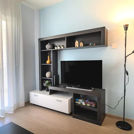 Апартаменты Helios Mackenzie One Bedroom Flat