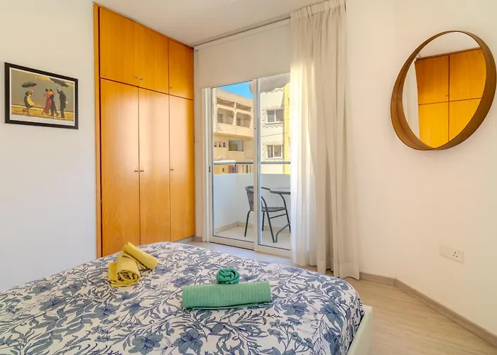 Helios Mackenzie One Bedroom Flat *